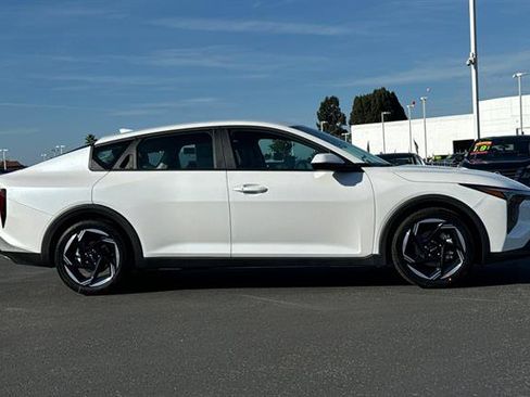 New 2025 Kia K4 EX image 3