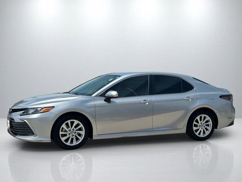 Used 2021 Toyota Camry LE FWD image 8