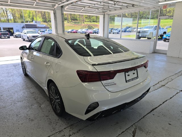 Used 2024 Kia Forte GT-Line w/ GT-Line Premium Package FWD image 3
