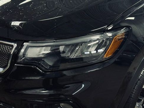 Certified 2022 Jeep Compass Limited image 3