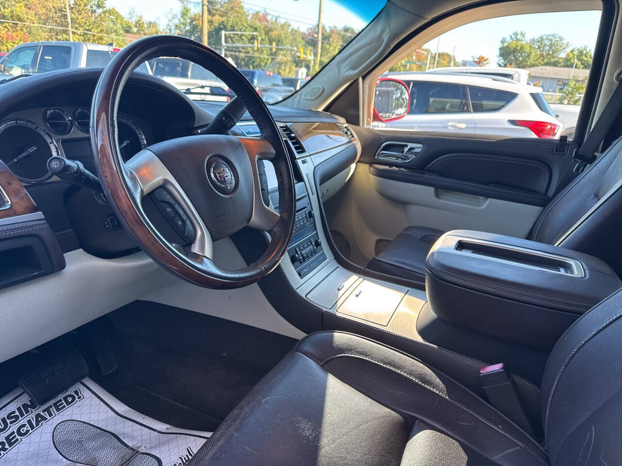 Used 2013 Cadillac Escalade Platinum AWD/4WD image 16