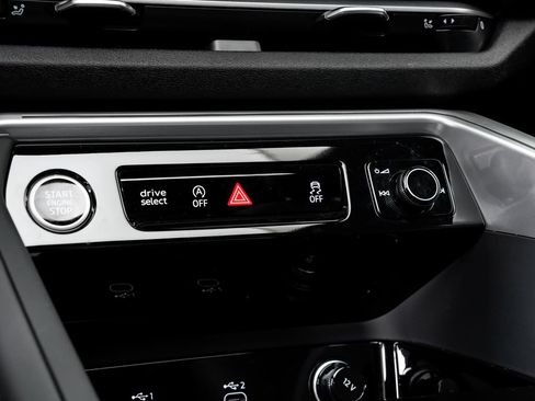 Certified 2025 Audi Q5 Premium w/ Convenience Package AWD/4WD image 14