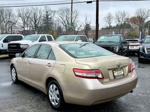 Used 2010 Toyota Camry LE FWD image 3