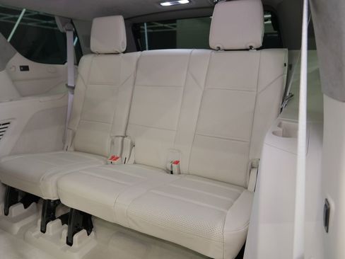 Used 2024 Cadillac Escalade Sport Platinum w/ LPO, ONYX Package image 38