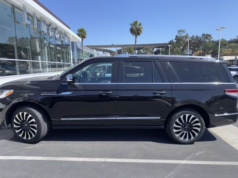 Used 2023 Lincoln Navigator L Black Label image 11