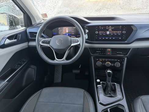 Used 2024 Volkswagen Taos SE image 22