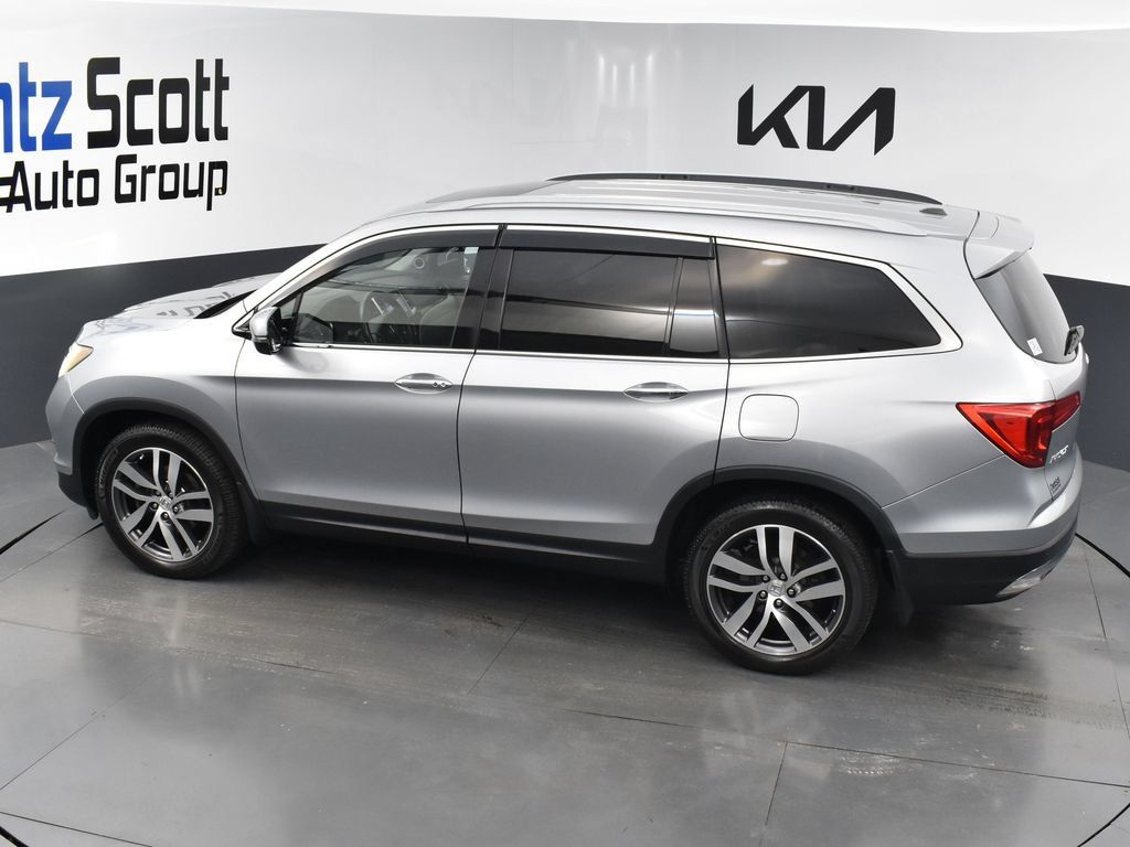 Used 2017 Honda Pilot Touring image 11