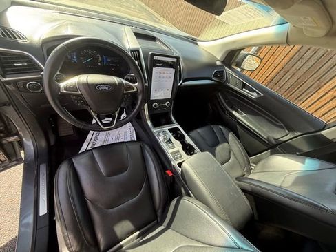 Used 2022 Ford Edge Titanium image 12
