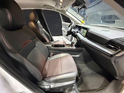 Used 2025 Nissan Kicks SR FWD image 19