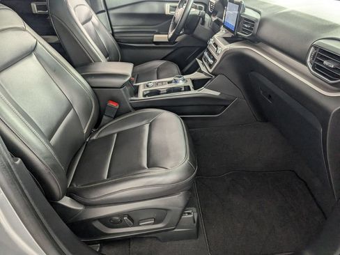 Used 2023 Ford Explorer XLT w/ Equipment Group 202A AWD/4WD image 37