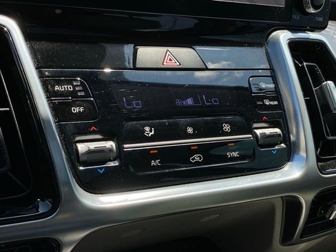 Certified 2023 Kia Sorento SX image 17