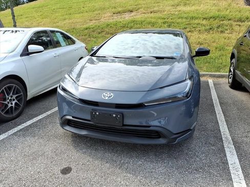 Certified 2026 Toyota Prius LE FWD image 6