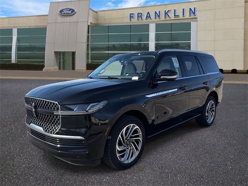 New 2025 Lincoln Navigator Reserve image 3