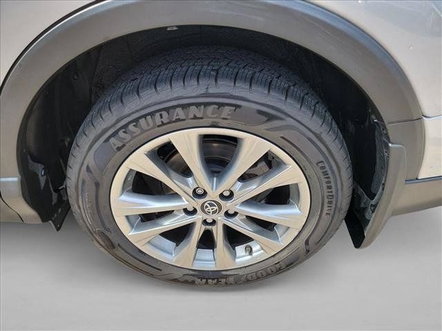 Used 2018 Toyota RAV4 Limited w/ Advanced Technology Package AWD/4WD image 9