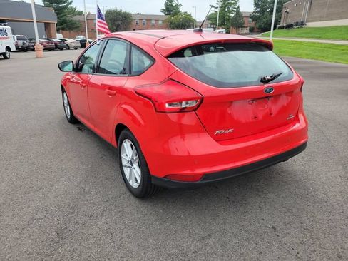 Used 2015 Ford Focus SE w/ Reverse Sensing Package FWD image 3