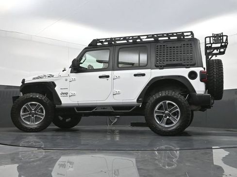 Used 2018 Jeep Wrangler Unlimited Sahara AWD/4WD image 30