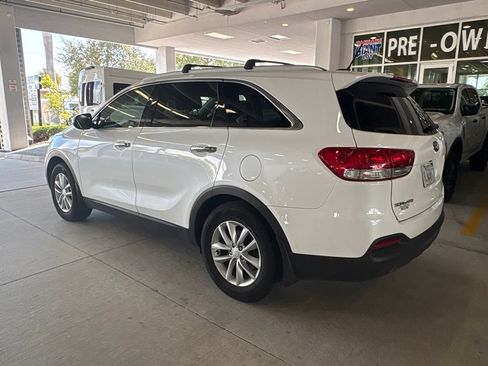 Used 2018 Kia Sorento FWD V6 image 4