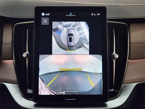 New 2026 Volvo XC90 B6 Plus w/ Protection Package Premier image 18