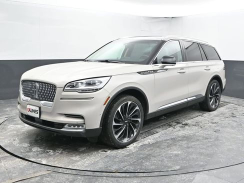 Used 2024 Lincoln Aviator Reserve w/ Equipment Group 201A AWD/4WD image 9