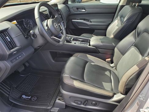 Used 2022 Nissan Pathfinder SL w/ SL Premium Package image 17