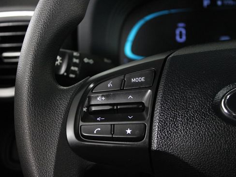 Certified 2025 Hyundai Venue SE FWD image 26