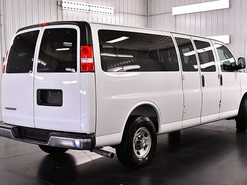 Used 2025 Chevrolet Express 3500 LT w/ LT Preferred Equipment Group image 7