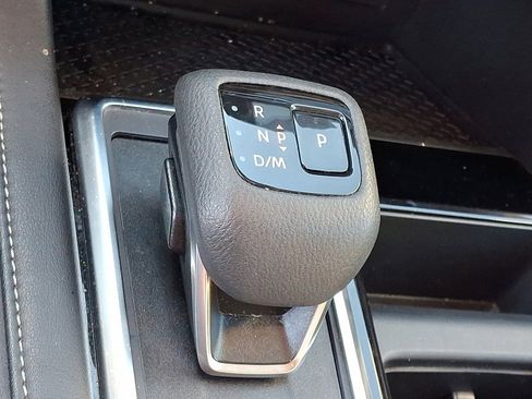 Used 2025 Nissan Pathfinder SV image 27