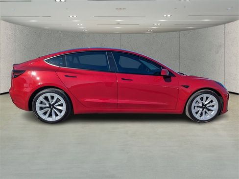 Used 2022 Tesla Model 3 Standard Range image 2