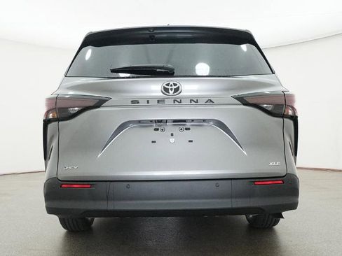 New 2026 Toyota Sienna XLE image 7