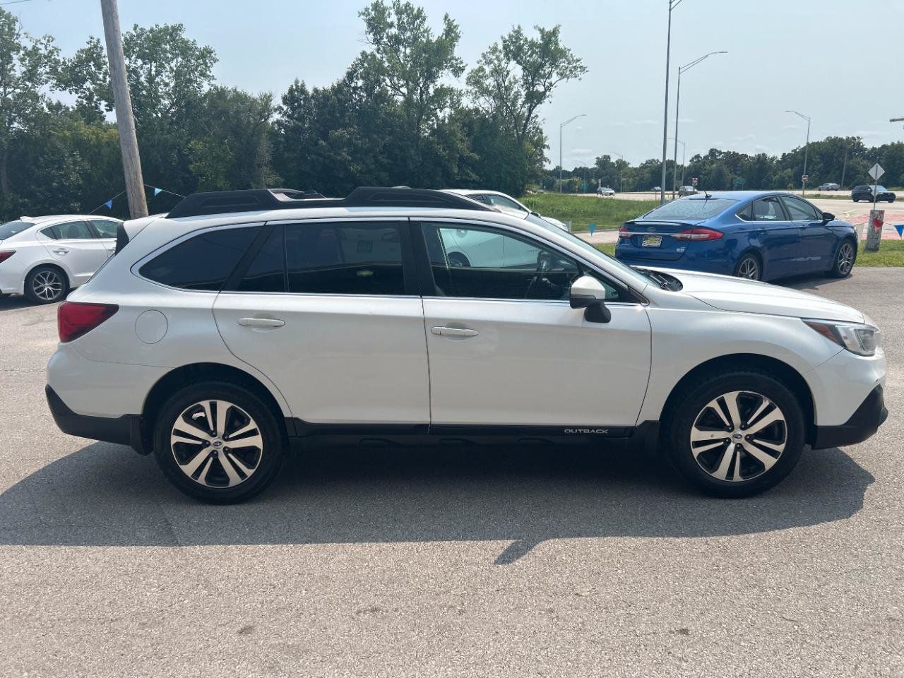 Used 2018 Subaru Outback 2.5i Limited AWD/4WD image 4