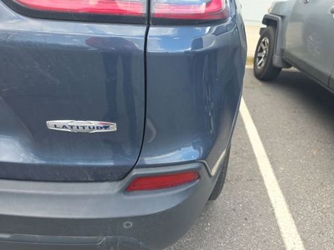 Used 2020 Jeep Cherokee Latitude w/ Cold Weather Group image 5