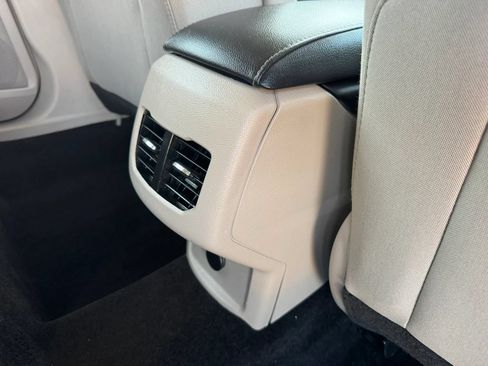 Used 2018 Ford Fusion SE w/ Fusion SE Technology Package FWD image 44