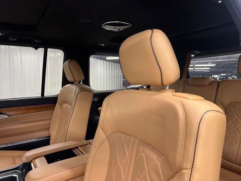 Used 2022 Jeep Grand Wagoneer Series III AWD/4WD image 9