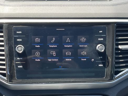Certified 2023 Volkswagen Atlas Cross Sport SE w/ Panoramic Sunroof Package AWD/4WD image 15