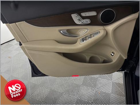 Used 2019 Mercedes-Benz GLC 300 4MATIC image 7