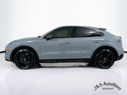 Used 2022 Porsche Cayenne Turbo GT AWD/4WD image 4