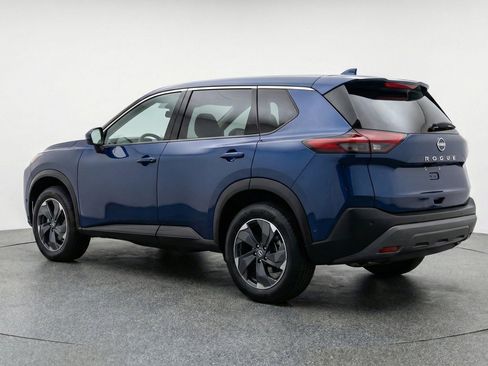 Used 2025 Nissan Rogue SV AWD/4WD image 6