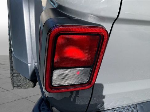 Used 2021 Jeep Gladiator Mojave AWD/4WD image 35