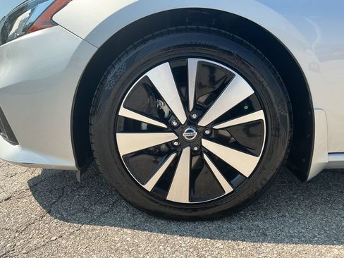 Used 2022 Nissan Altima 2.5 SL FWD image 9