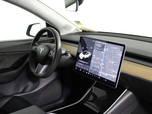 Used 2020 Tesla Model Y Performance image 10