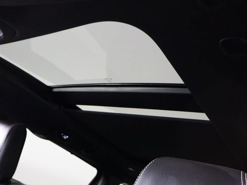Used 2025 Chrysler Pacifica Limited FWD image 16