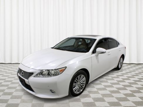 Used 2015 Lexus ES 350 w/ Luxury Package FWD image 7