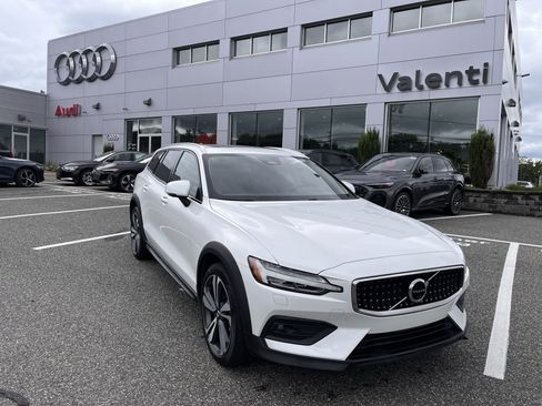 Certified 2024 Volvo V60 B5 Cross Country Plus AWD/4WD image 1