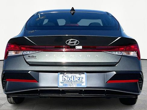 Used 2025 Hyundai Elantra SEL image 4