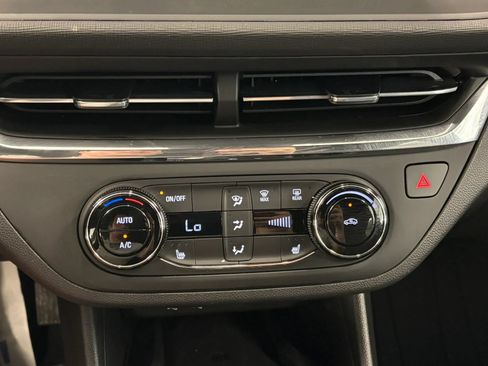 Used 2025 Buick Envista Preferred w/ Convenience I Package FWD image 44
