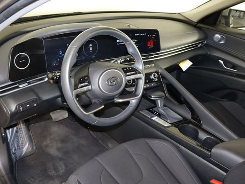Used 2023 Hyundai Elantra SEL w/ Convenience Package FWD image 25
