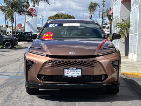 Certified 2025 Toyota Crown Signia image 11