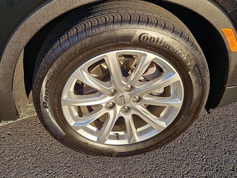 Used 2023 Cadillac XT4 Luxury w/ Cold Weather Package image 8