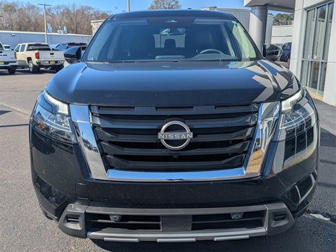 Used 2023 Nissan Pathfinder SL w/ SL Premium Package image 2