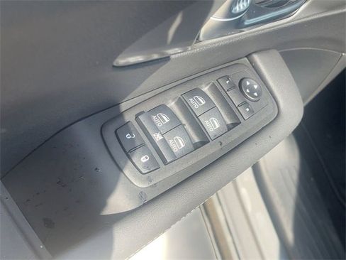 New 2025 Chrysler Pacifica Select image 19